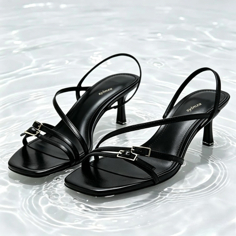 Street Fashion Styles - Sandal Hak Tinggi Wanita dengan Detail