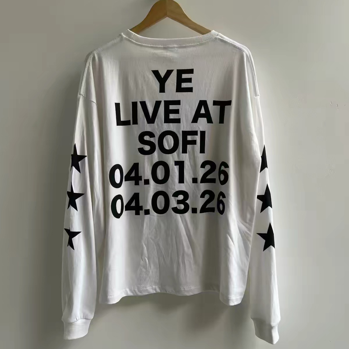 Kaos Lengan Panjang Gaya Jalan - Street Fashion Photo ulasan dan harga