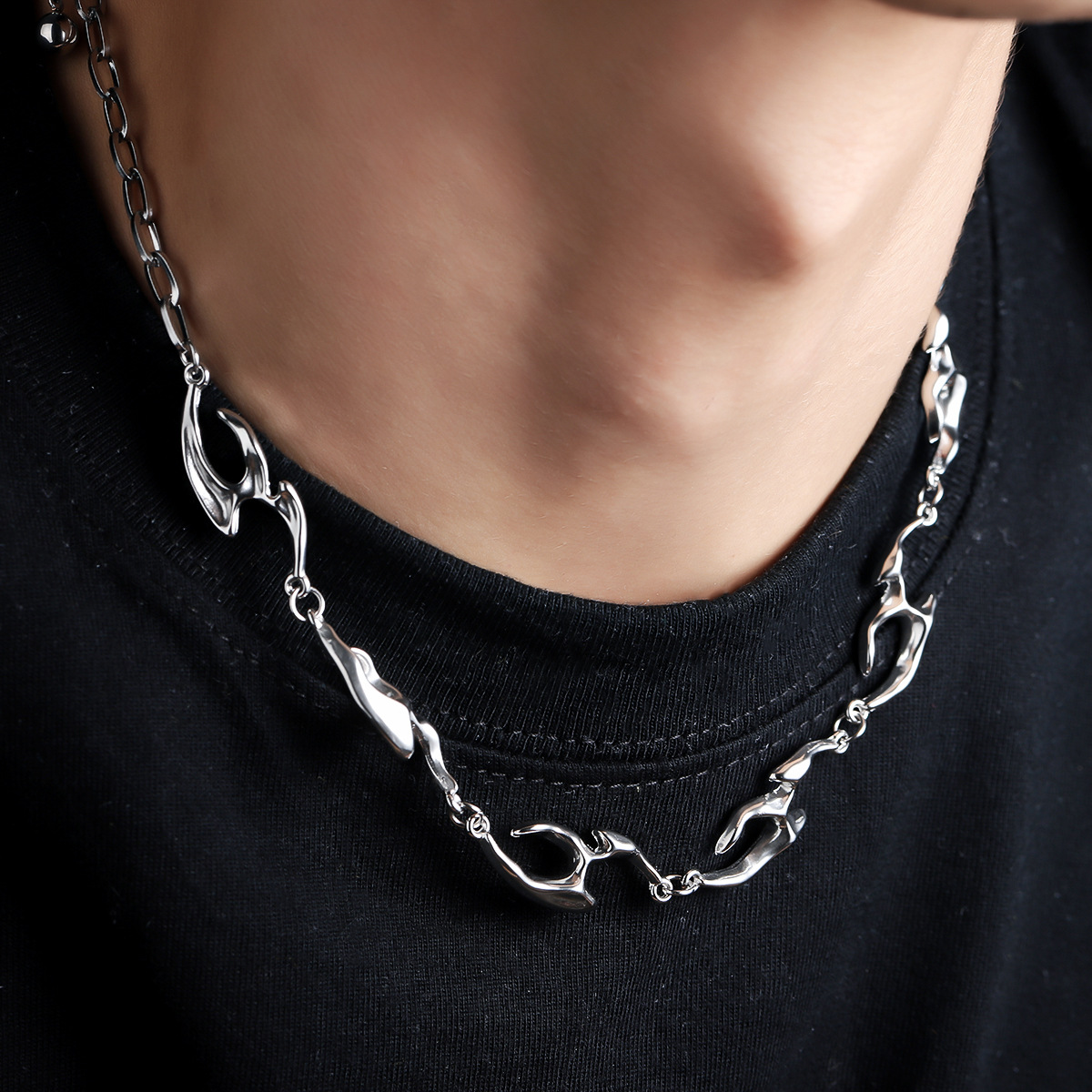 Kalung logam bentuk tidak bera - Street Fashion Trend 2025 ulasan dan harga