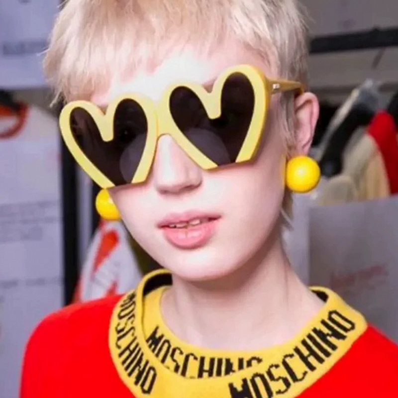 Kacamata hitam hati persik wan - Street Fashion Photo ulasan dan harga